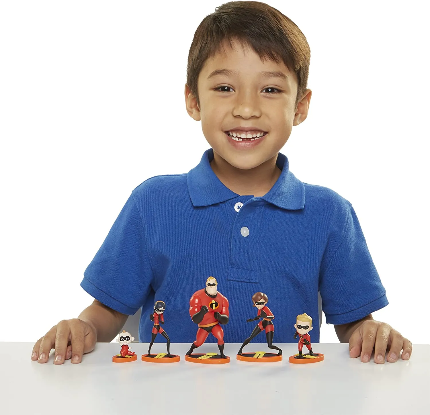 The Incredibles 2, 5 Piece Family Figure Set comes with Mr./Mrs. Incredible, Violet, Dash, Jack-Jack Parr